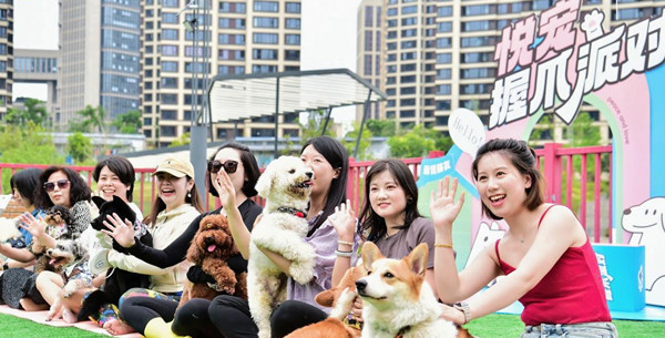 電粉萌寵社寵物社交大會(huì)。中國(guó)電建地產(chǎn)供圖