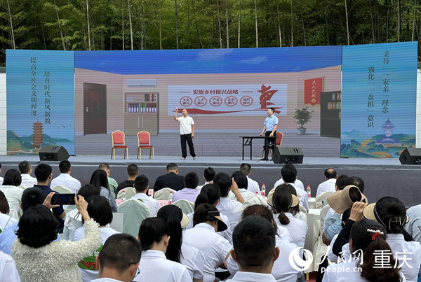 文藝表演現(xiàn)場(chǎng)。人民網(wǎng)記者 劉政寧攝