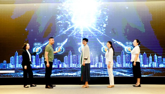 啟動儀式現(xiàn)場。重慶安琪兒婦產(chǎn)醫(yī)院供圖