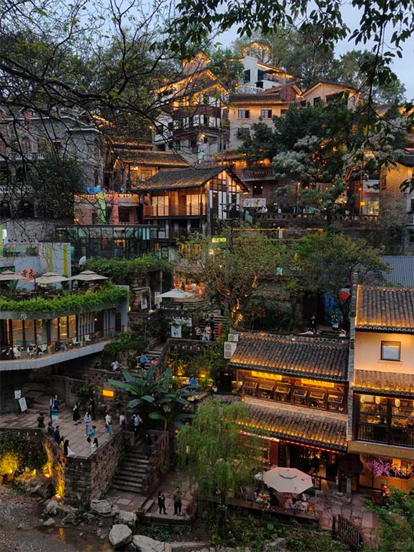 下浩里老街夜景。下浩里供圖