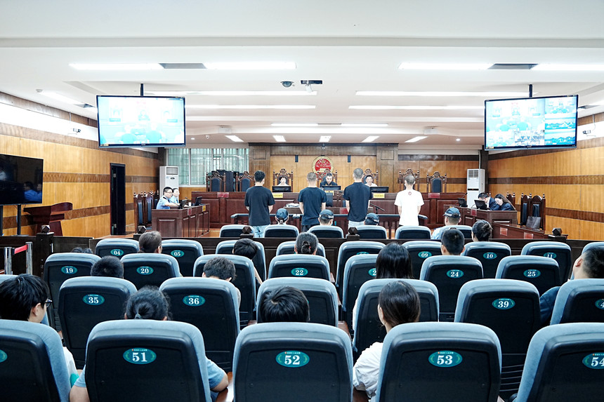 庭審現(xiàn)場。實習生趙鑫攝