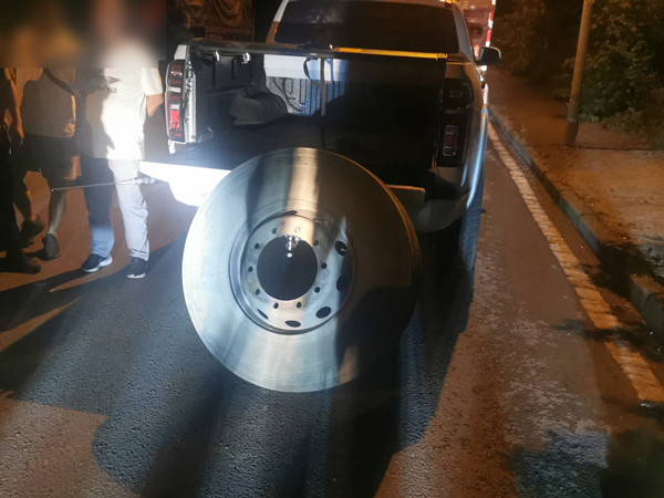 用于藏匿毒品的貨車備胎。巴南區(qū)公安分局供圖