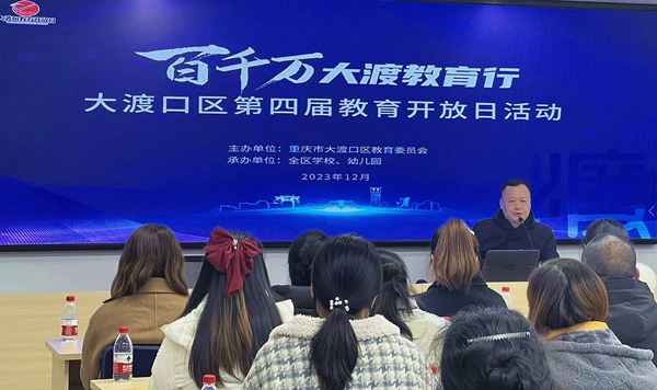 校長進社區(qū)宣講。大渡口區(qū)茄子溪小學供圖