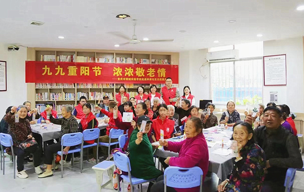 志愿服務(wù)。重慶市鋼城實(shí)驗(yàn)學(xué)校供圖