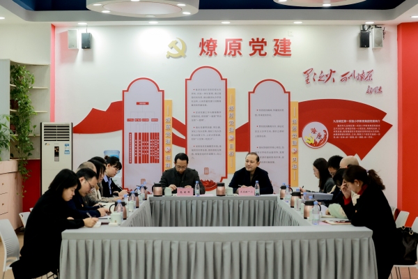 集團(tuán)研究討論共同體工作。九龍坡區(qū)實(shí)驗(yàn)一小供圖