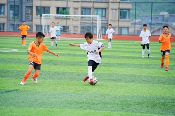 校園足球隊(duì)。重慶兩江新區(qū)天宮殿學(xué)校供圖