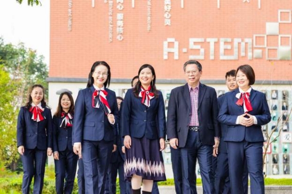 學(xué)校領(lǐng)導(dǎo)班子成員。華師中旭學(xué)校供圖