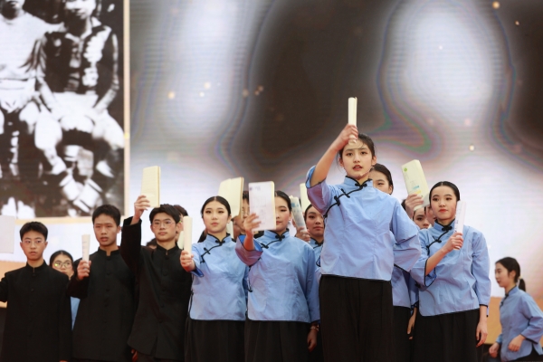 愛(ài)國(guó)主題話劇表演。重慶廣益中學(xué)供圖