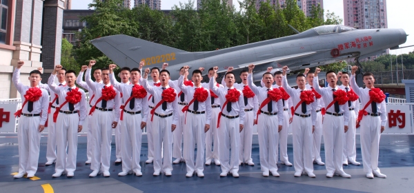 2023屆海航學子合影。重慶十一中供圖