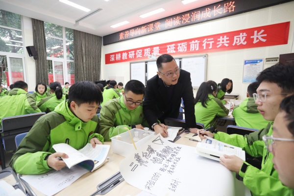 素養(yǎng)導(dǎo)向課程展示。重慶市第一一0中學(xué)校供圖