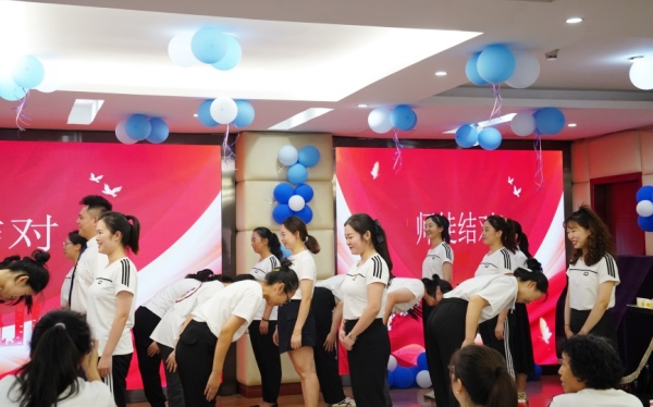 師徒結(jié)對(duì)青藍(lán)工程。重慶市涪陵區(qū)幼兒園供圖