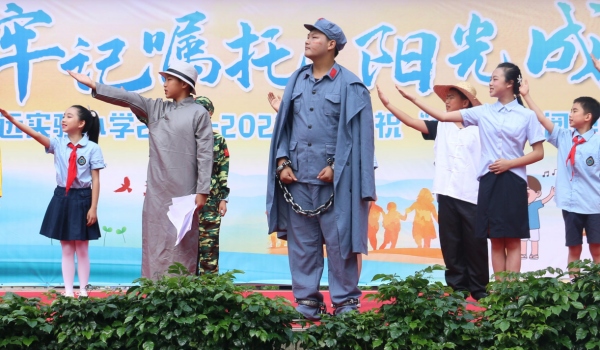 學生閱讀展演。江北區(qū)新村致遠實驗小學校供圖