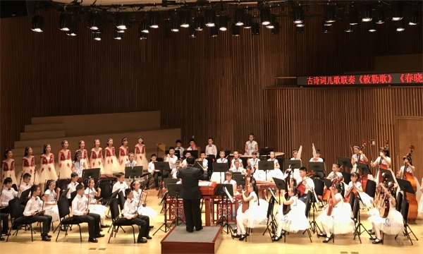 民樂團學生展演。江北區(qū)新村致遠實驗小學校供圖