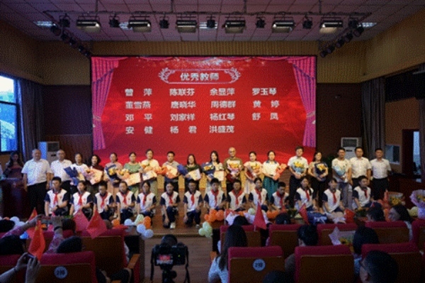 教師節(jié)活動。 璧山區(qū)正則中學(xué)供圖