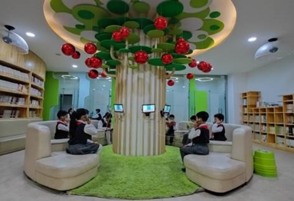 圖書館智慧型閱讀。 重慶市璧山區(qū)御湖小學(xué)校供圖