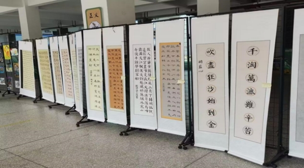 學生書法作品展示。 璧山區(qū)璧泉小學校供圖