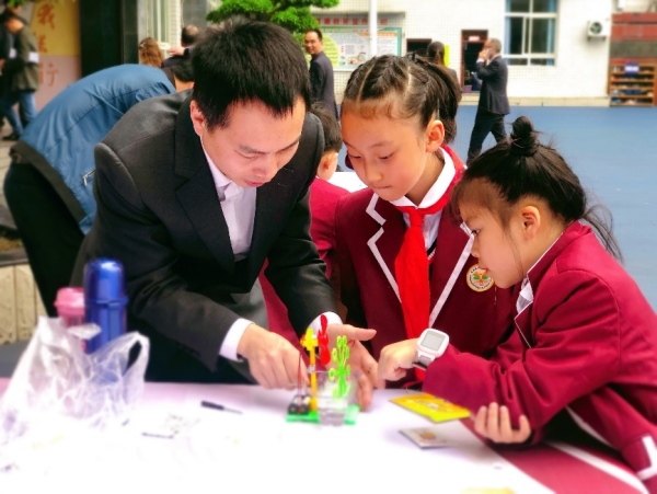 開發(fā)學(xué)生科學(xué)思維。豐都縣實驗小學(xué)校供圖