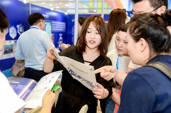 人力資源服務(wù)交易會現(xiàn)場?；顒又鬓k方供圖