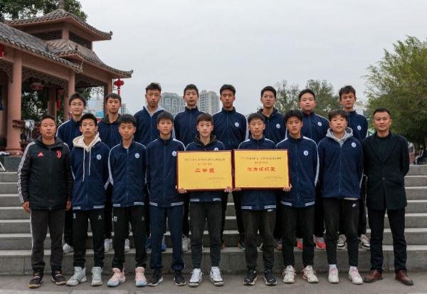 學(xué)校男子足球代表隊(duì)榮獲“2023年重慶市中小學(xué)生校園足球總決賽初中男子甲組二等獎(jiǎng)”。武隆區(qū)實(shí)驗(yàn)中學(xué)供圖