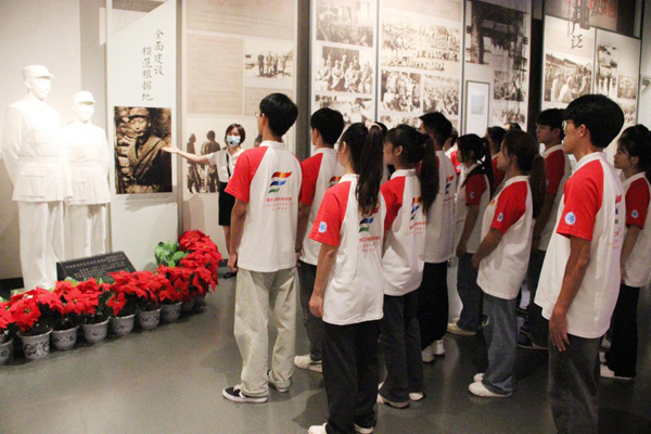 參觀聶榮臻元帥陳列館。重慶工程職院供圖