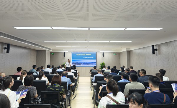 考察團來到重慶醫(yī)科大學(xué)附屬第三醫(yī)院參觀交流。主辦方供圖