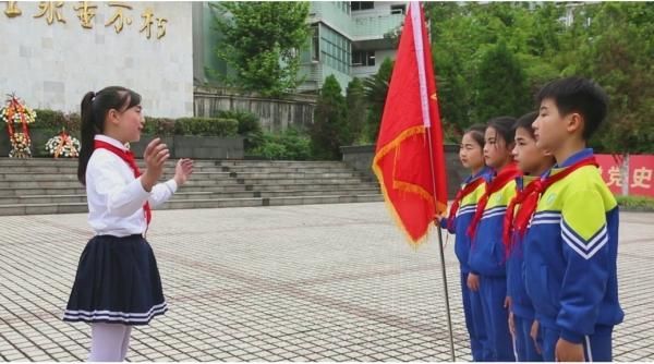 “紅領(lǐng)巾”社團(tuán)開展宣講活動(dòng)。重慶市南川區(qū)隆化第六小學(xué)校供圖