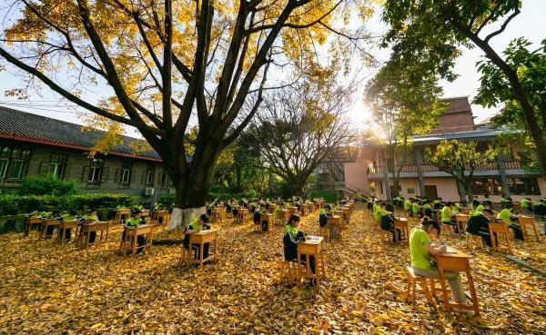 “蘭亭書風(fēng)?經(jīng)典傳承”蘭亭書法節(jié)活動(dòng)。重慶市南川中學(xué)校供圖