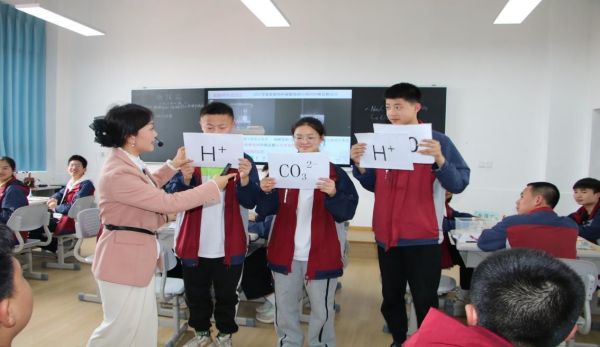 化學教研課。重慶市潼南第一中學校供圖