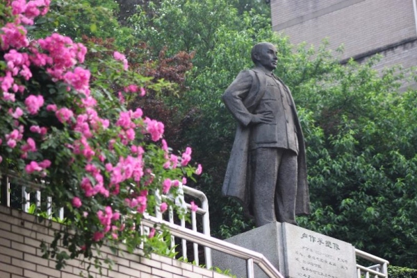 瑞映校區(qū)盧作孚像。合川瑞山中學供圖