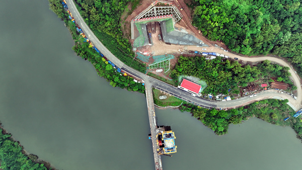 成渝中線高鐵玄天湖隧道貫通。建設(shè)方供圖