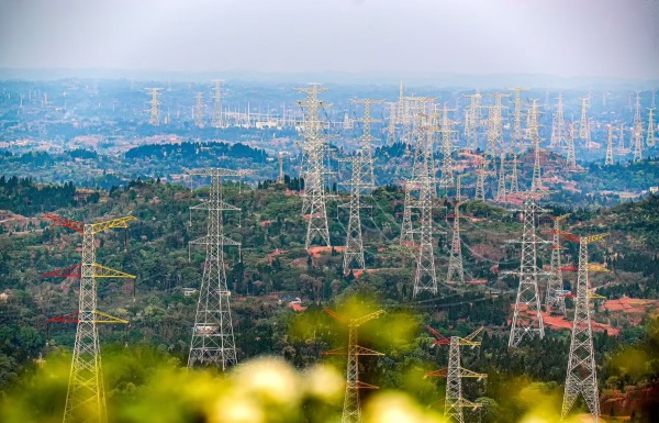 獲獎(jiǎng)作品《極電之韻》。國(guó)網(wǎng)重慶市電力公司供圖