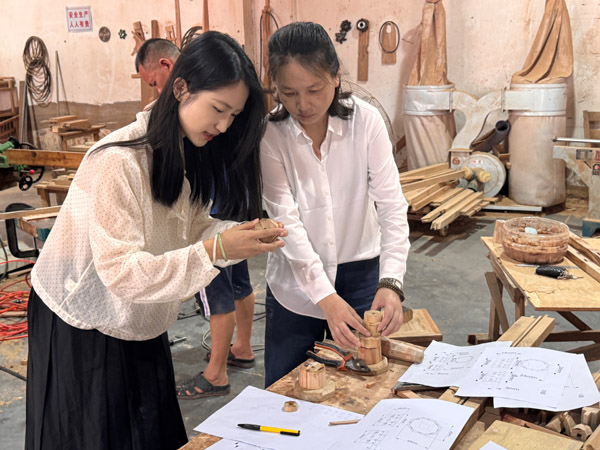 考察調(diào)研現(xiàn)場?;顒臃焦﹫D