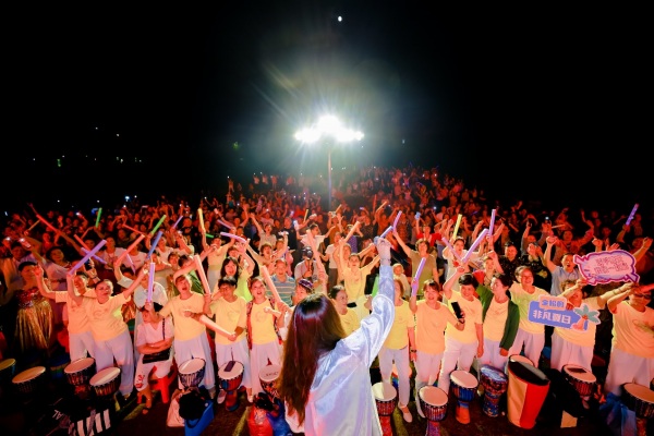 重慶萬盛星空音樂會活動現(xiàn)場氣氛熱烈。金科服務(wù)供圖