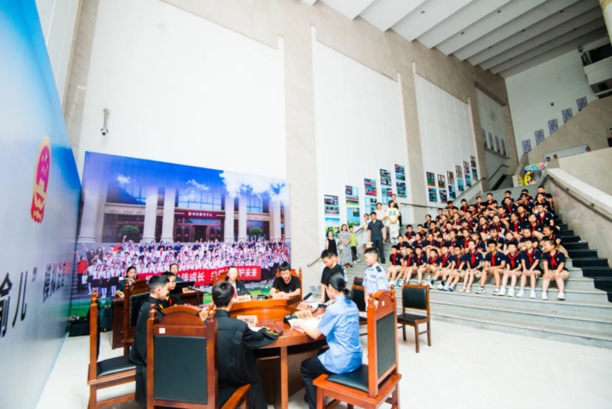 模擬庭審現(xiàn)場。邊俊銘攝