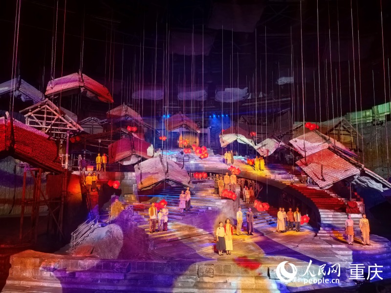 紅巖大思政課現(xiàn)場。人民網(wǎng)記者 馮文彥攝