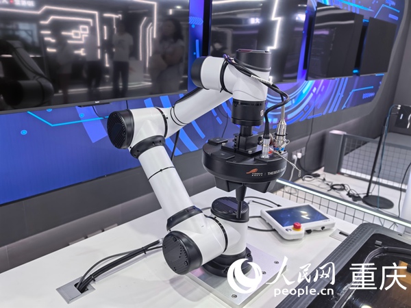 3D涂膠質(zhì)量在線檢測(cè)系統(tǒng)。人民網(wǎng)記者 馮文彥攝