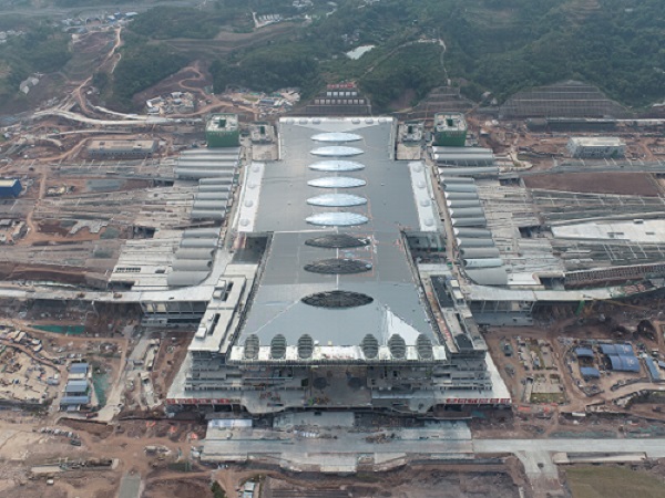 建設中的重慶東站。重慶市住房城鄉(xiāng)建委供圖