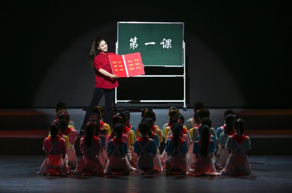 舞蹈表演《第一課》。永川區(qū)教委供圖