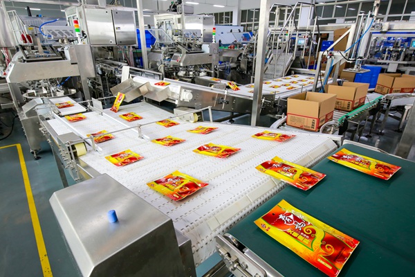 重慶秦媽食品有限公司全自動(dòng)智能化生產(chǎn)線。受訪者供圖