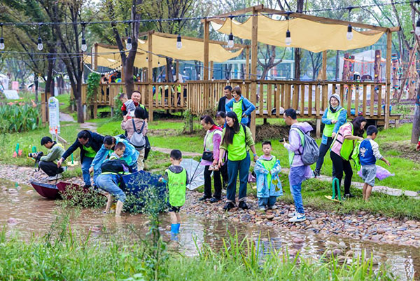 東原仁知“第十屆老友生活節(jié)”活動(dòng)現(xiàn)場(chǎng)。東原仁知服務(wù)供圖