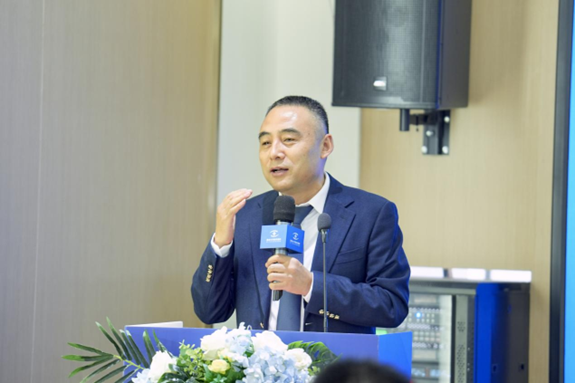 渠浩致辭。重慶愛成大坪眼科醫(yī)院供圖