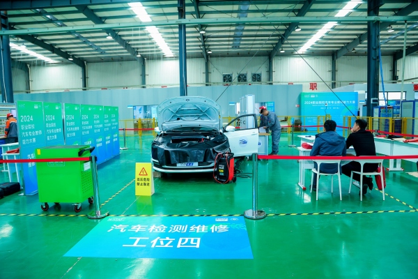 2024職業(yè)院校汽車專業(yè)教師能力大賽現(xiàn)場。重慶機電職業(yè)技術(shù)大學(xué)供圖