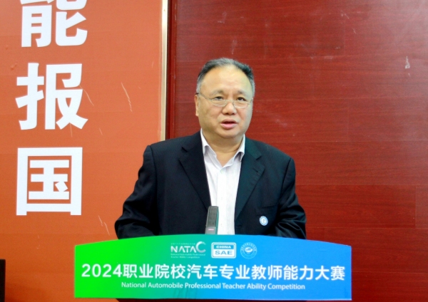 重慶機電職業(yè)技術(shù)大學(xué)校長石曉輝致辭。重慶機電職業(yè)技術(shù)大學(xué)供圖