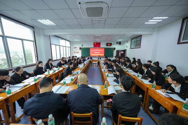 大會(huì)分組討論會(huì)。重慶工貿(mào)職業(yè)技術(shù)學(xué)院供圖