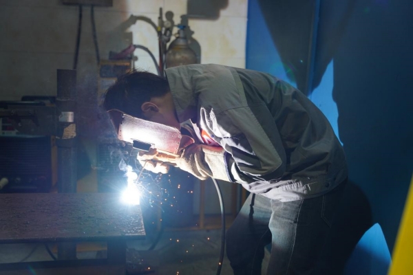 焊接技術(shù)比拼。重慶能源工業(yè)技師學院供圖