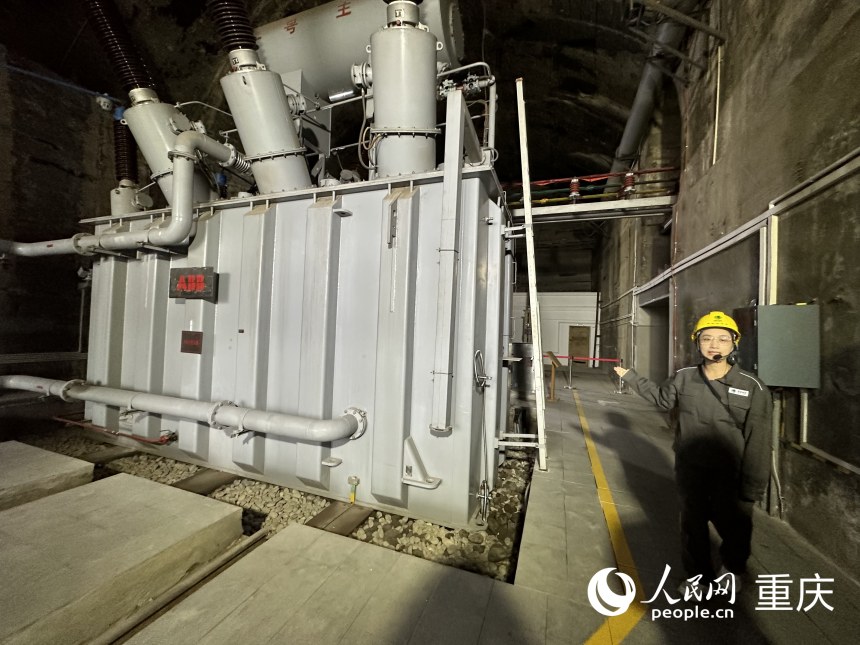 涼亭變電站1號主變壓器。人民網記者 劉政寧攝