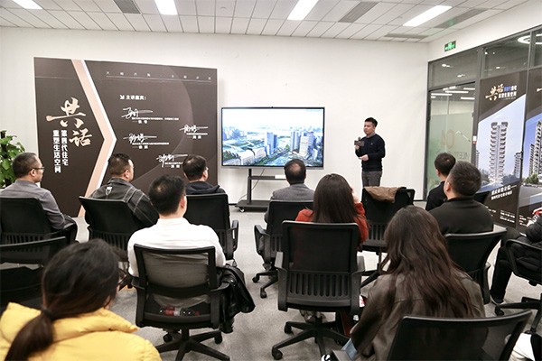 保億重慶品牌負責人暨保億御景潤府策劃負責人鄧劍。唐文蕤攝