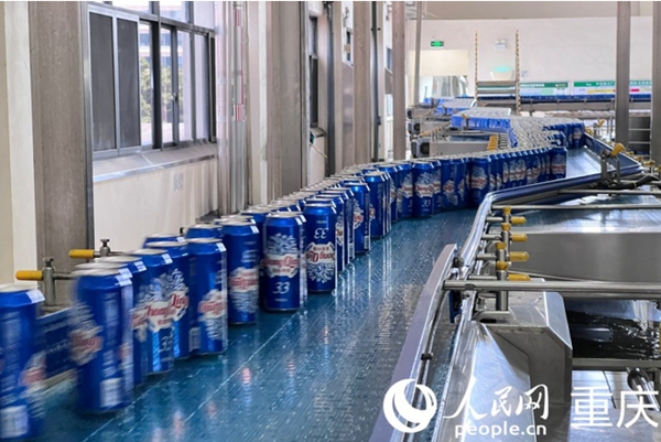 包裝車間易拉罐生產(chǎn)線（資料圖）。人民網(wǎng)記者 胡虹攝