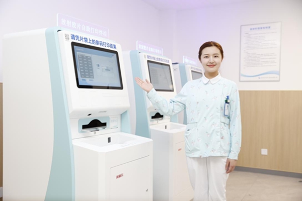 智慧服務(wù)現(xiàn)場。重慶西區(qū)醫(yī)院供圖