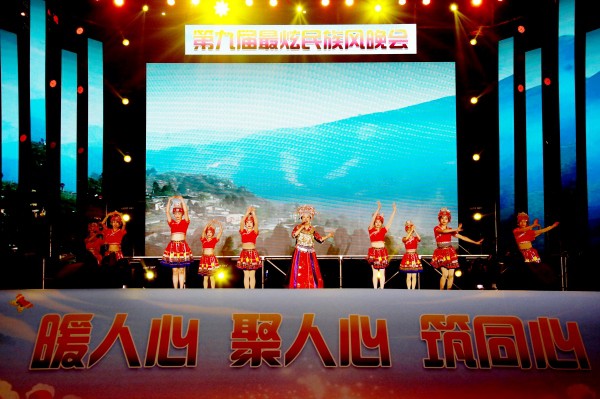 五里店街道最炫民族風(fēng)晚會現(xiàn)場。曹檢攝